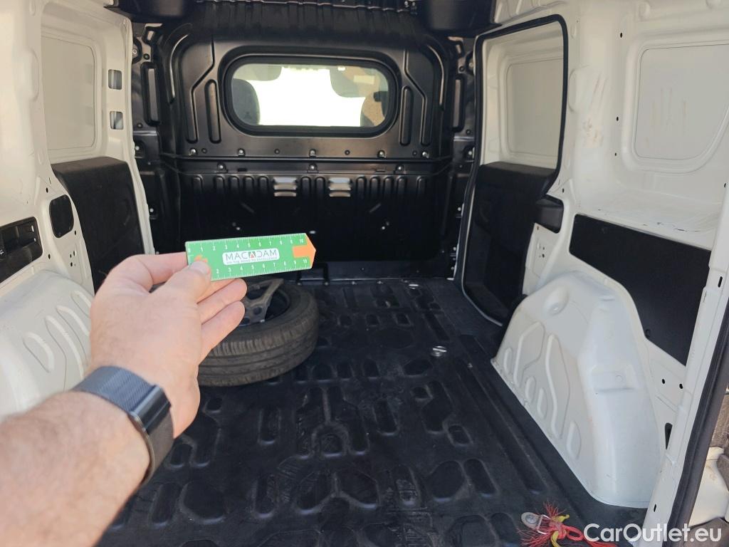  Fiat  Doblo FIAT Doblò Cargo/2015/4P/furgón derivado de turismo Cargo SX 1.3 Mjet 70 kW (95 CV) #41