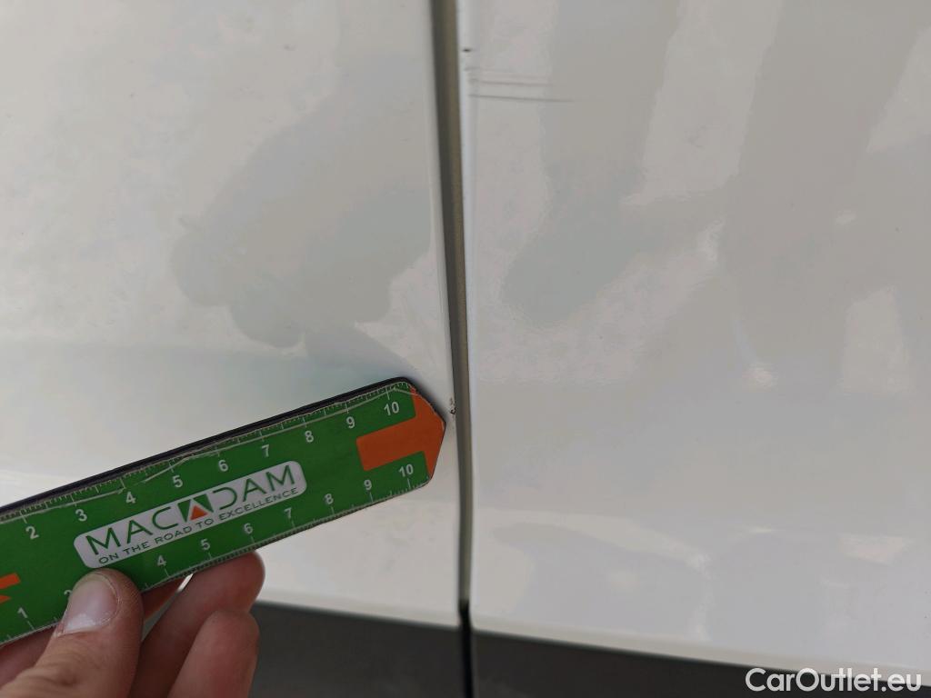  Land Rover  Discovery HYUNDAI Kona / 2020 / 5P / todoterreno 1.6 GDI HEV Maxx DCT #17