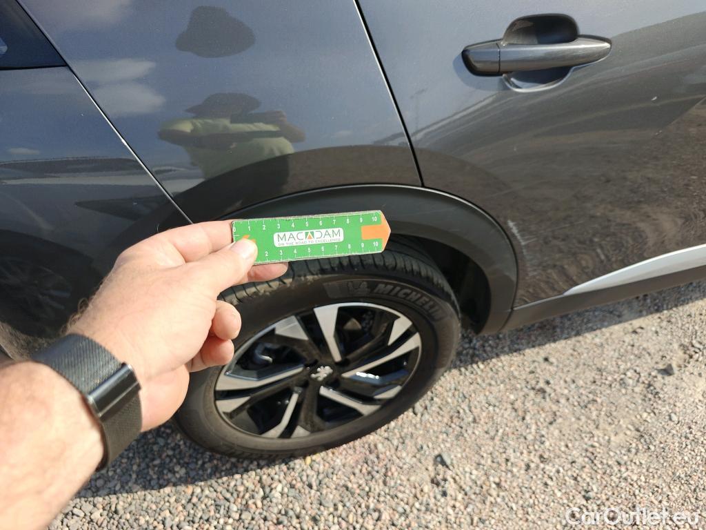  Peugeot  2008  Allure Pack 1.2 PureTech 130CV AT8 E6d #25