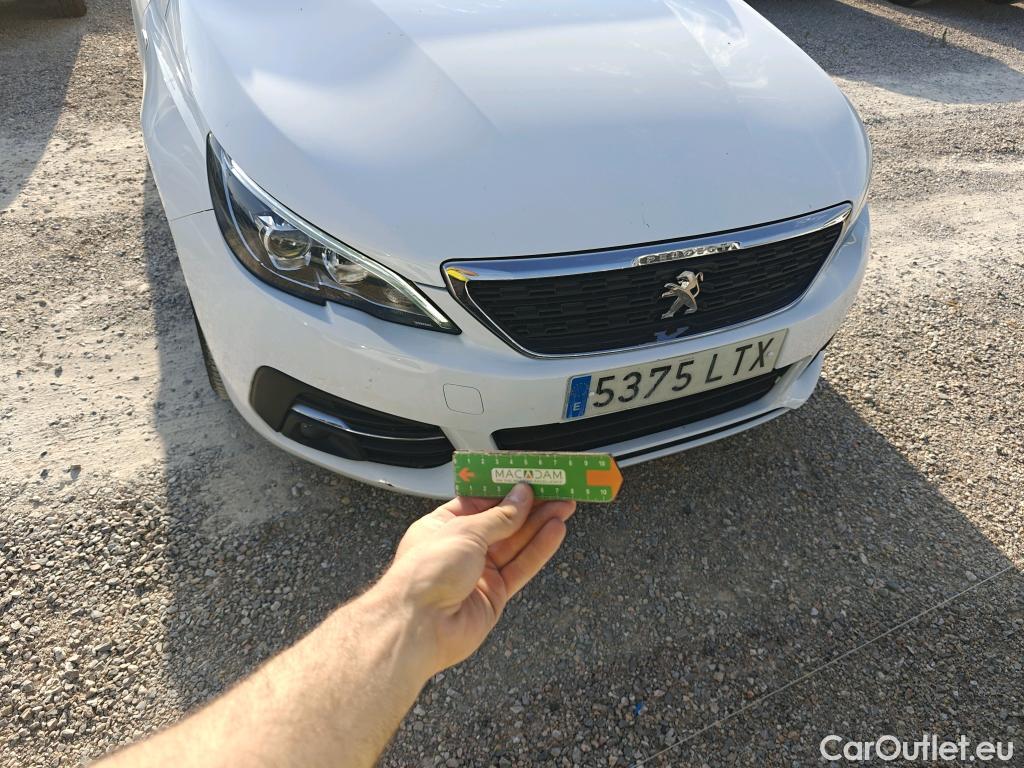  Peugeot  308 PEUGEOT  / 2017 / 5P / berlina con portón 5p Style BlueHDi 130 S&S #38