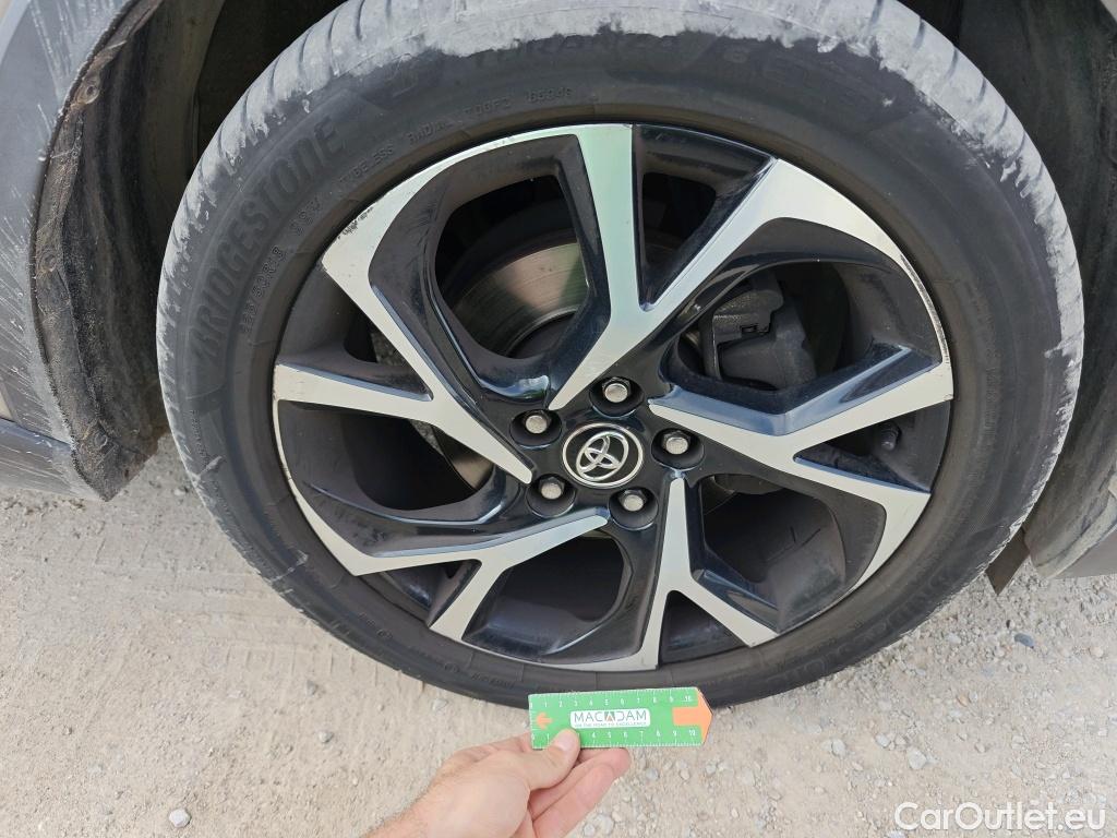  Toyota  C-HR TOYOTA  / 2016 / 5P / todoterreno 1.8 125H Advance (CX) #14