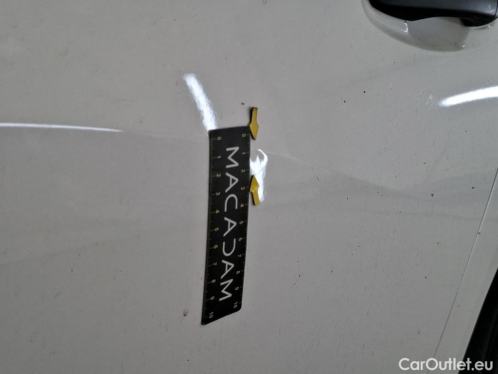  Peugeot  208 PEUGEOT  Affaire / 2019 / 5P / Berline / VU 1.5 BlueHDi 100 S&S Premium #50
