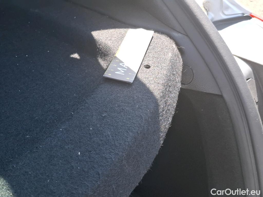  Hyundai  i30 HYUNDAI  / 2016 / 5P / Berline 1.6 CRDI 115 DCT-7 EDITION #MONDIAL 2019(SP) #81