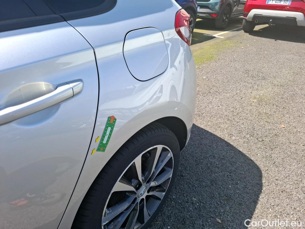  Hyundai  i30 HYUNDAI  / 2016 / 5P / Berline 1.6 CRDI 115 DCT-7 EDITION #MONDIAL 2019(SP) #94