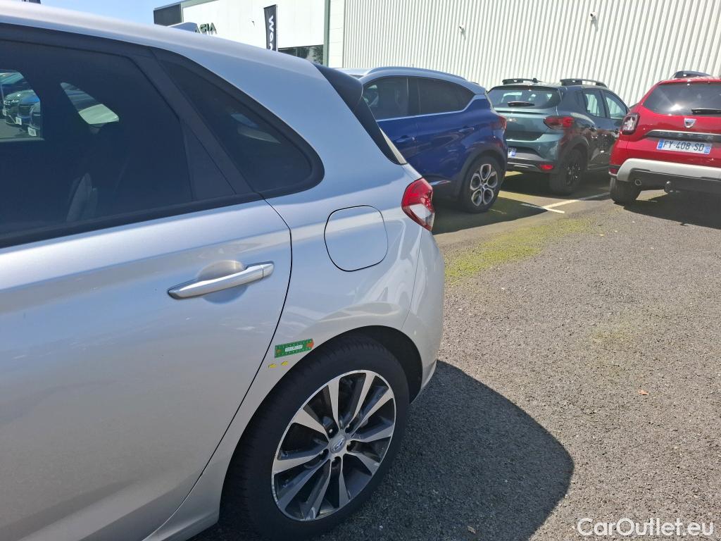  Hyundai  i30 HYUNDAI  / 2016 / 5P / Berline 1.6 CRDI 115 DCT-7 EDITION #MONDIAL 2019(SP) #92