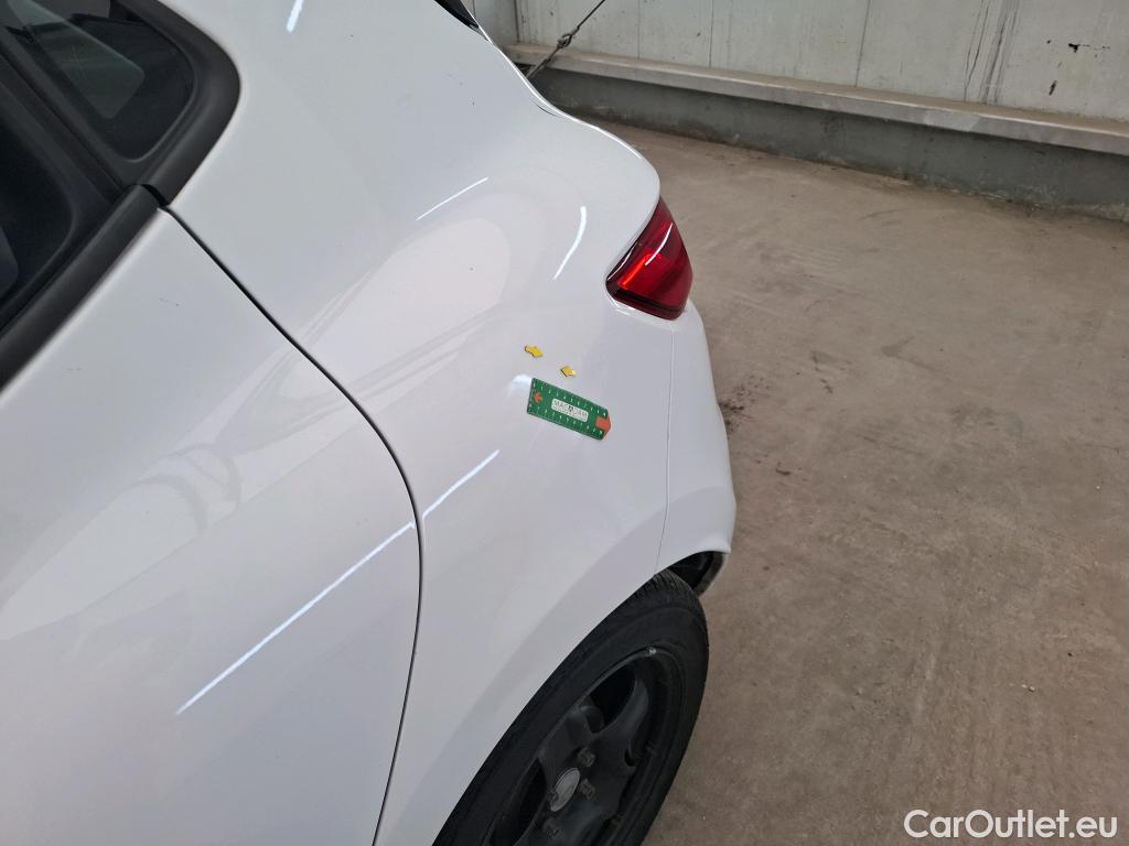  Renault  Clio  IV Business 0.9 TCe 90CV BVM5 E6 #1