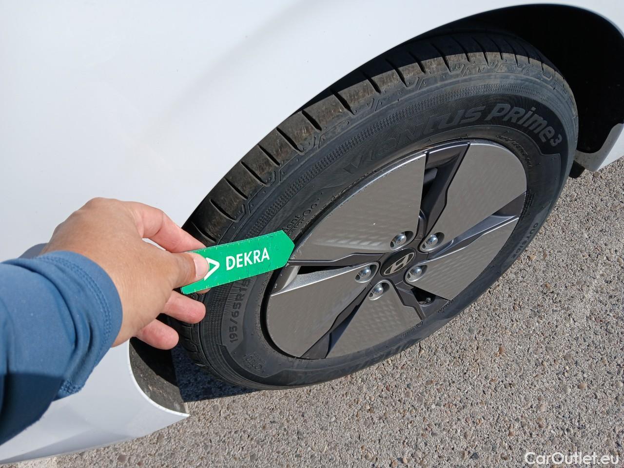  Hyundai   Ioniq HYUNDAI / 2019 / 5P / berlina con portón 1.6 GDI HEV Klass DCT #4