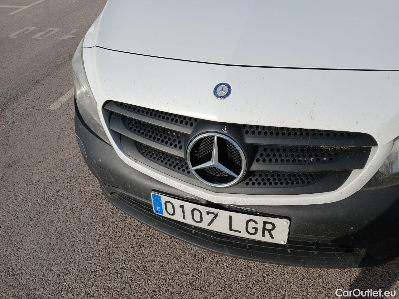  Mercedes  Citan MERCEDES-BENZ  / 2012 / 4P / furgón derivado de turismo 109 CDI Furgón Largo #32