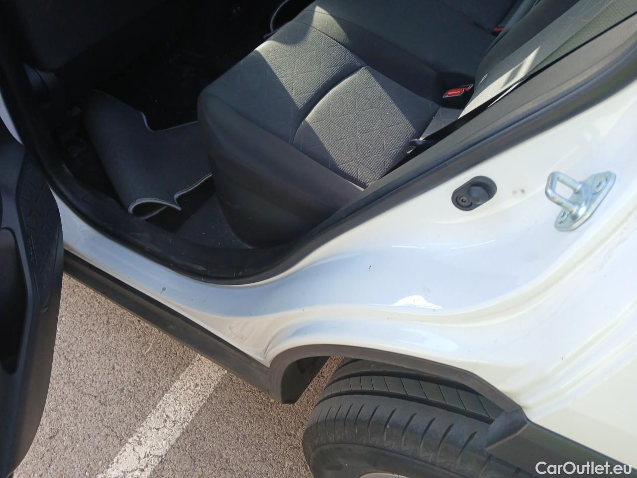  Toyota  RAV4 TOYOTA  / 2018 / 5P / todoterreno 2.5l 220H Business #2