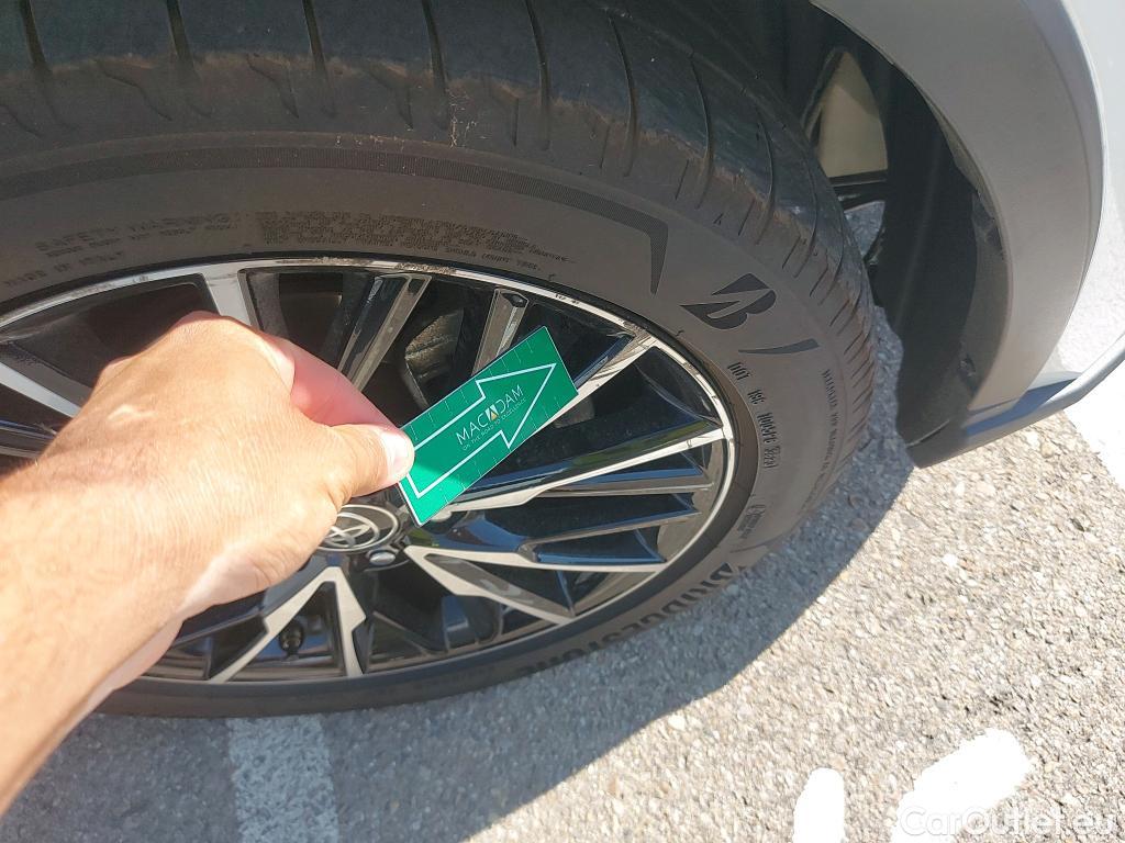  Toyota  C-HR TOYOTA  / 2019 / 5P / todoterreno 2.0 180H Advance #4