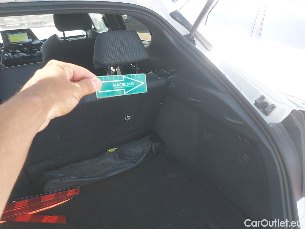  Toyota  C-HR TOYOTA  / 2019 / 5P / todoterreno 2.0 180H Advance #2
