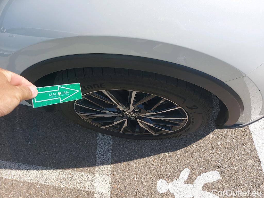  Toyota  C-HR TOYOTA  / 2019 / 5P / todoterreno 2.0 180H Advance #3