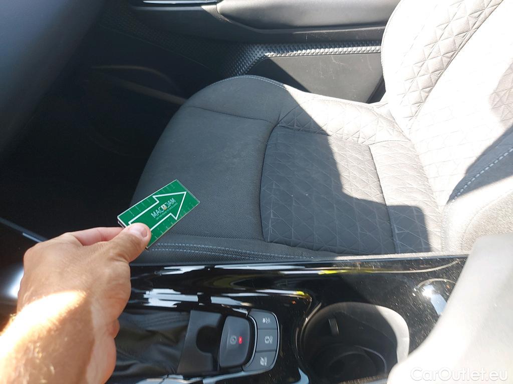  Toyota  C-HR TOYOTA  / 2019 / 5P / todoterreno 2.0 180H Advance #10
