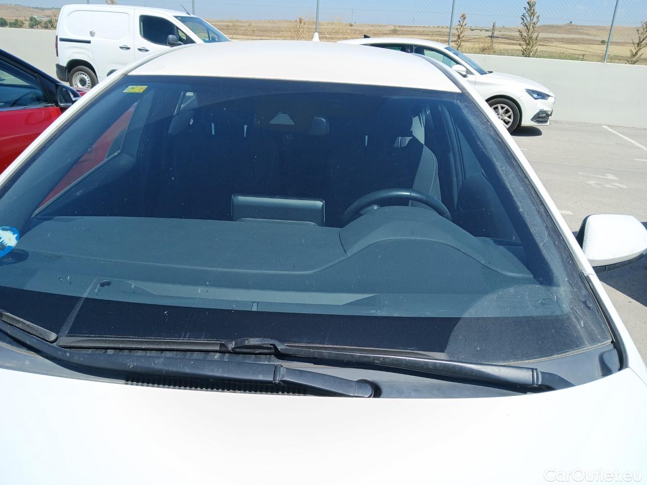  Toyota  Corolla TOYOTA  / 2019 / 5P / berlina con portón 1.8 125H BUSINESS PLUS E-CVT #19