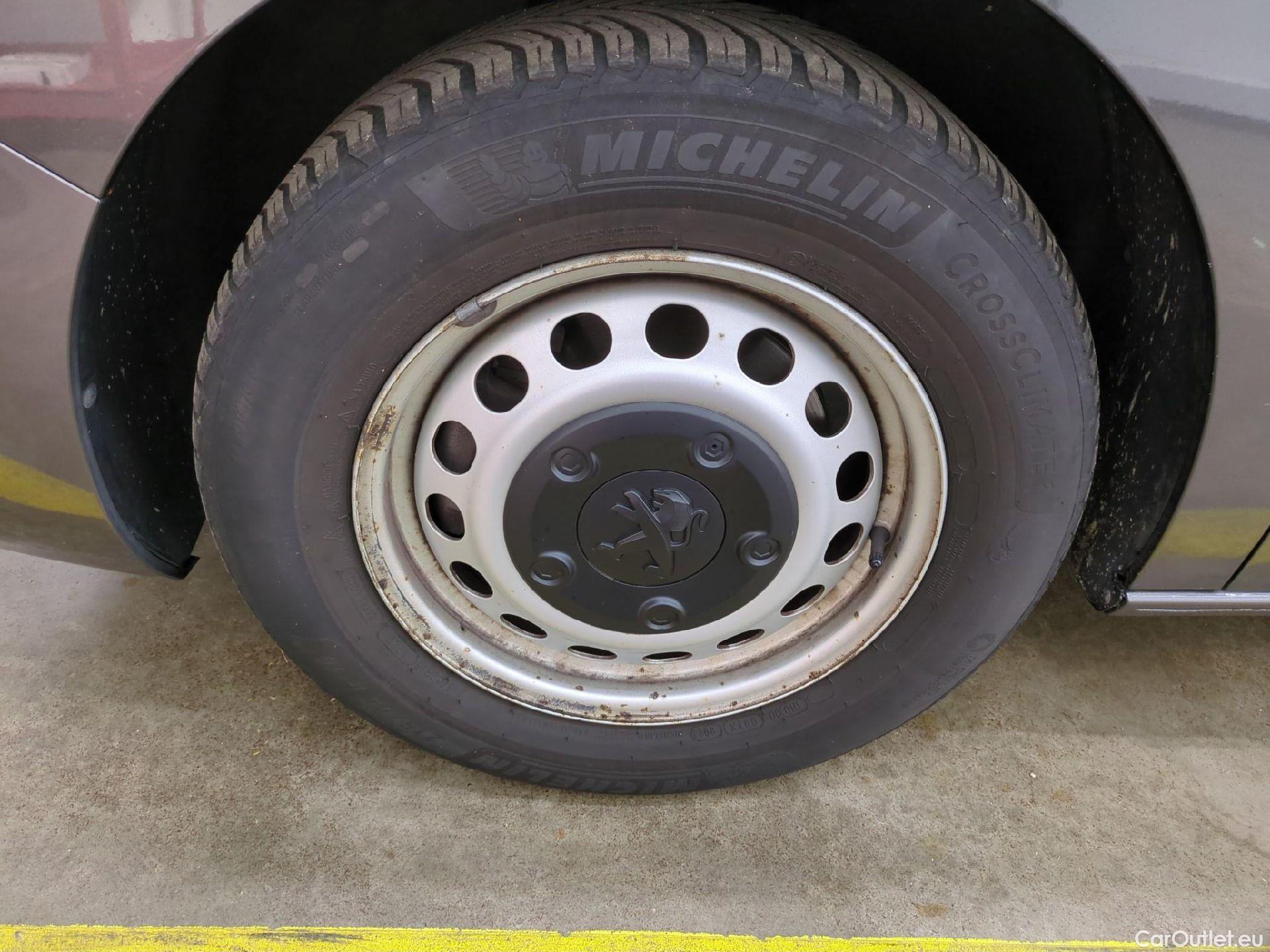  Peugeot  Expert PEUGEOT  / 2016 / 4P / Fourgon tôlé BLUEHDI 145 EAT8 S&S LONG Asphalt #1