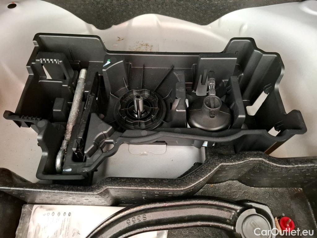  Peugeot  2008  Allure 1.5 HDi 130CV E6d #4