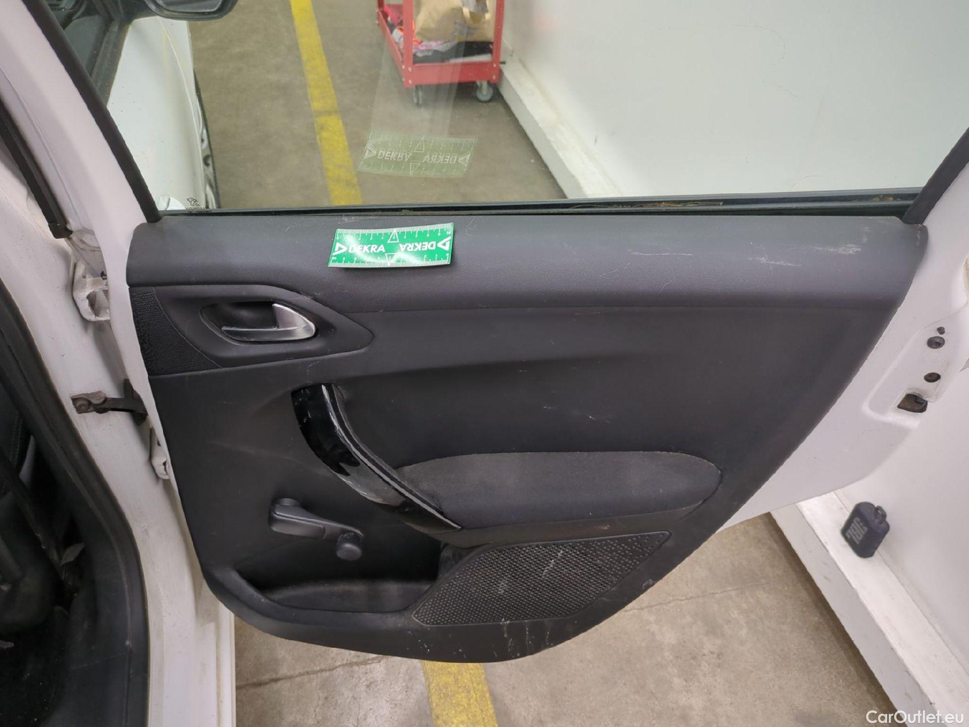  Peugeot  208  Affaire Premium Pack 1.2 80CV BVM5 E6dT #16
