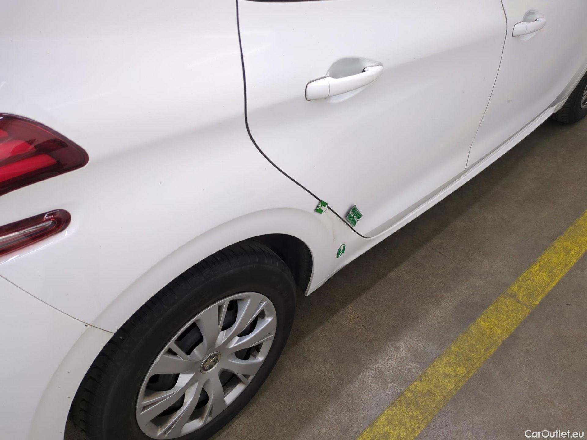  Peugeot  208  Affaire Premium Pack 1.2 80CV BVM5 E6dT #33
