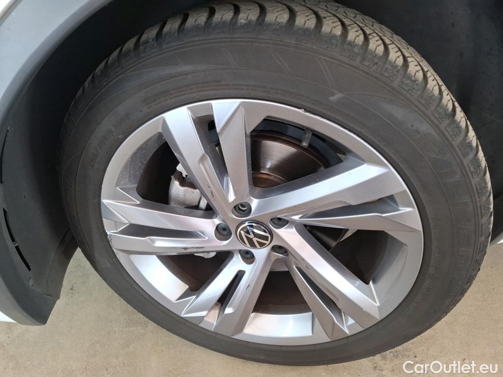  Volkswagen  Tiguan VOLKSWAGEN  Allspace / 2021 / 5P / SUV 1.5 TSI 150 DSG7 R-Line #2