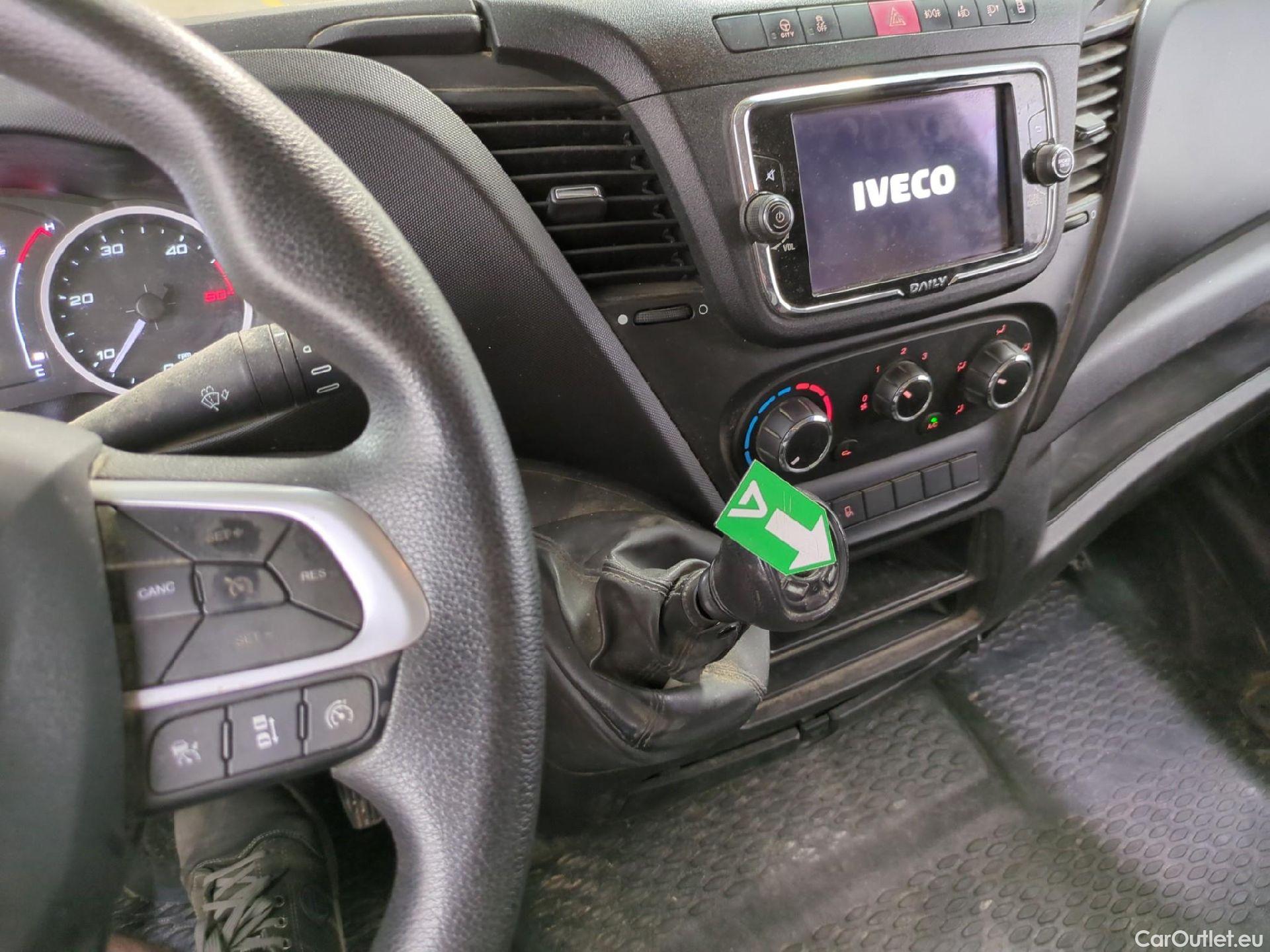  Iveco  Daily IVECO  / 2019 / 4P / Fourgon tôlé 3.0 35S18H V11 H2 3520 #1