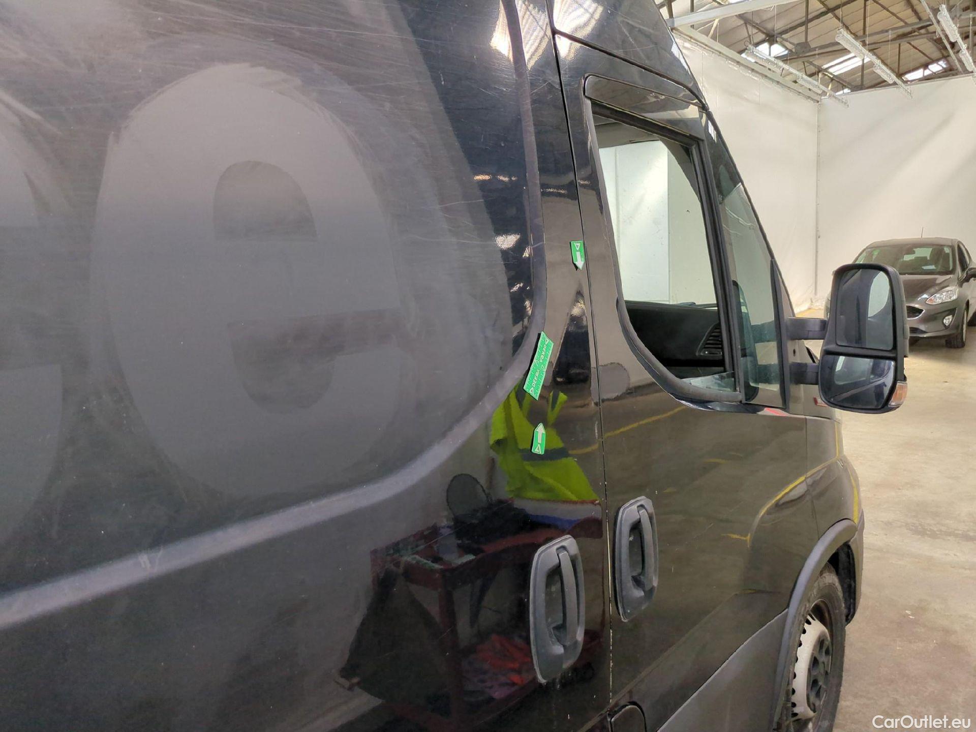  Iveco  Daily IVECO  / 2019 / 4P / Fourgon tôlé 3.0 35S18H V11 H2 3520 #15