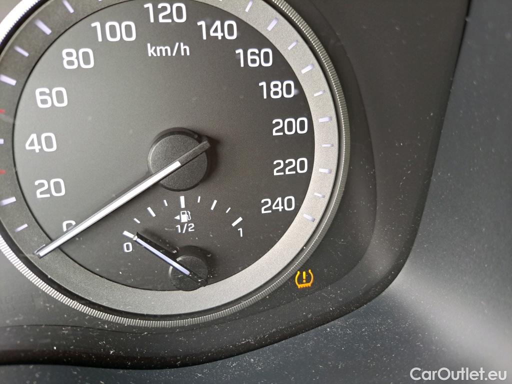  Hyundai  Tucson HYUNDAI  / 2018 / 5P / todoterreno 1.6 CRDI 85kW (116CV) 48V SLE 4X2(SP)(SL) #15