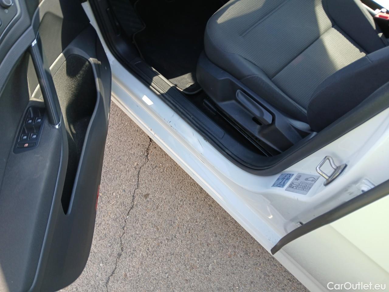  Volkswagen  Golf  VII Berlina e-35kWh #2