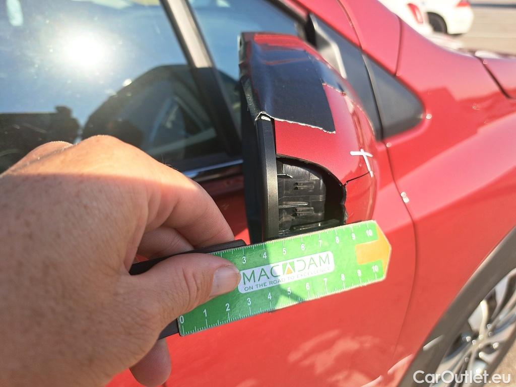  Suzuki  S-Cross SUZUKI  / 2016 / 5P / todoterreno 1.4 DITC GLX 4WD Mid Hybrid #27