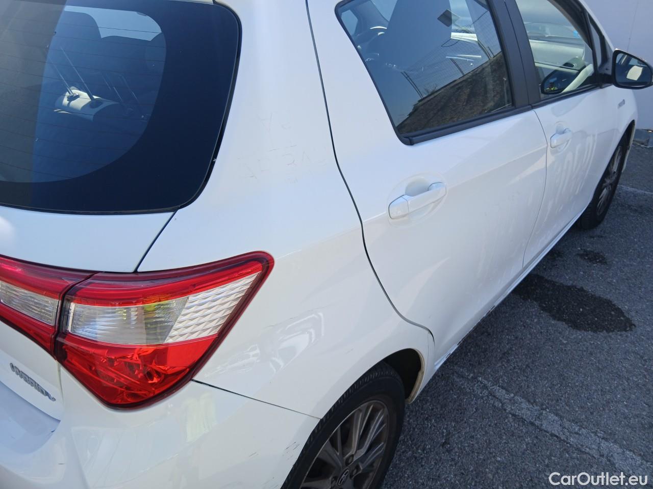  Toyota  Yaris TOYOTA  5p 3G berlina con portón 1.5 Hybrid Active #25