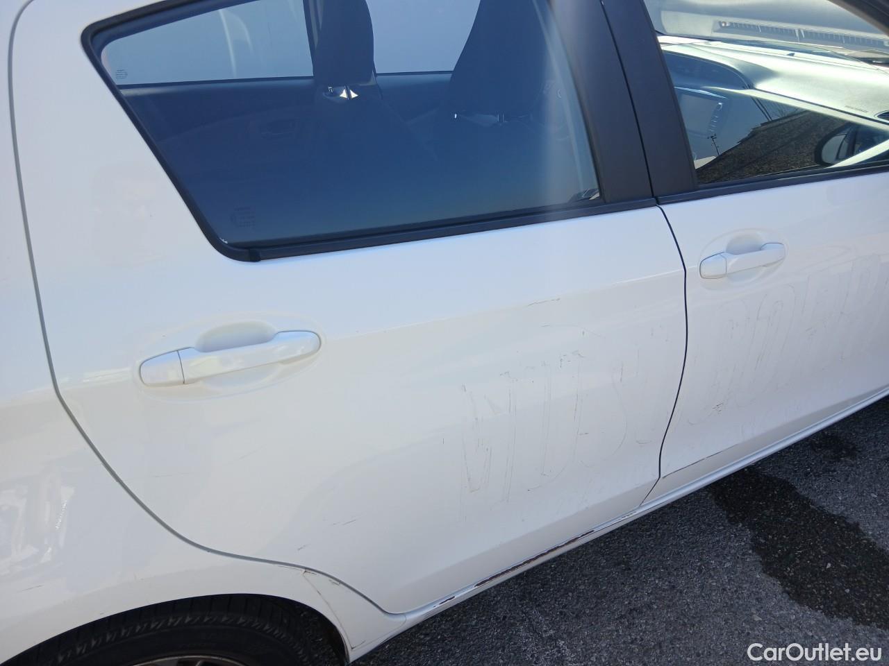  Toyota  Yaris TOYOTA  5p 3G berlina con portón 1.5 Hybrid Active #30