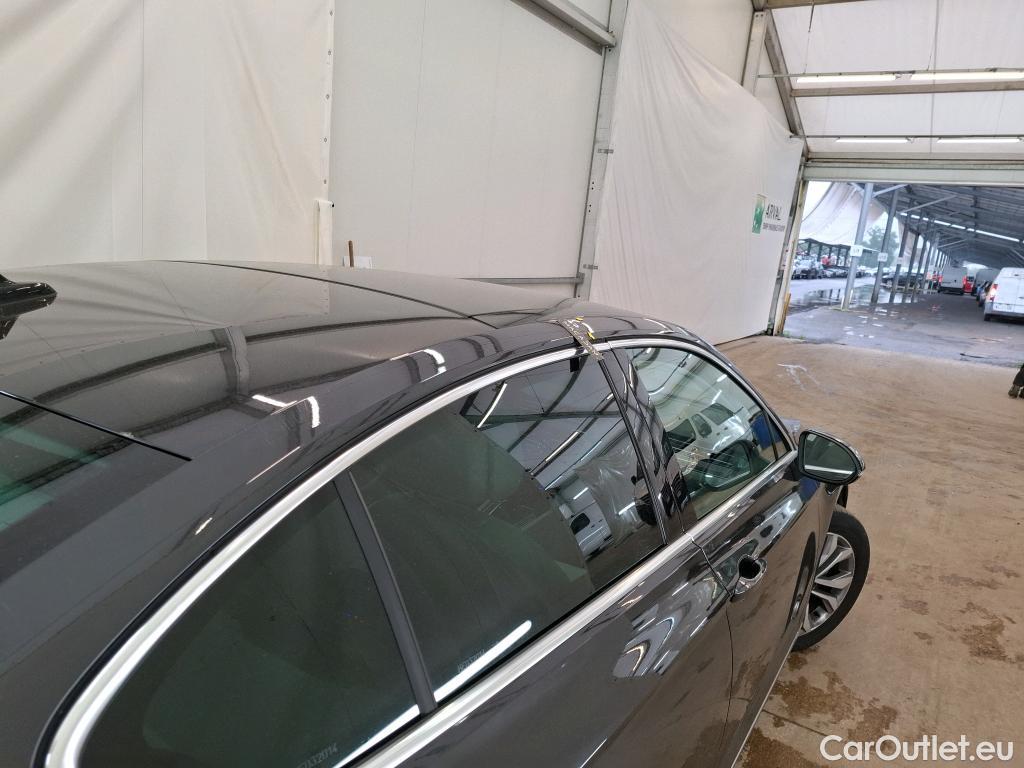  Volkswagen  Passat VOLKSWAGEN  / 2019 / 4P / Berline 2.0 TDI 150 SCR DSG7 ELEGANCE #37