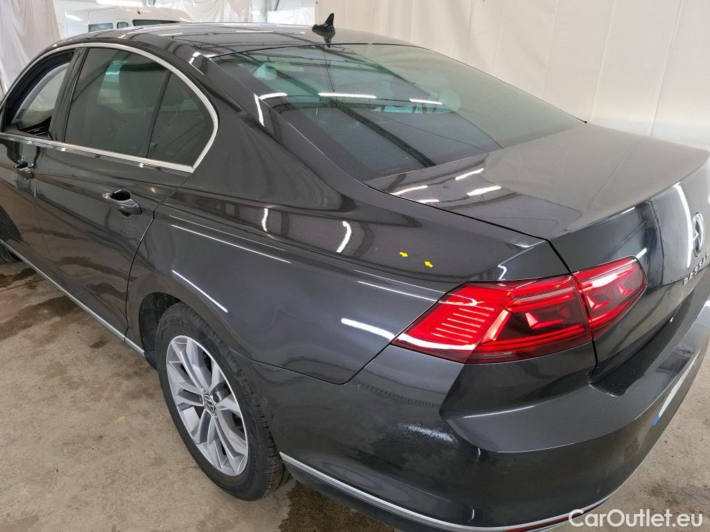  Volkswagen  Passat VOLKSWAGEN  / 2019 / 4P / Berline 2.0 TDI 150 SCR DSG7 ELEGANCE #32