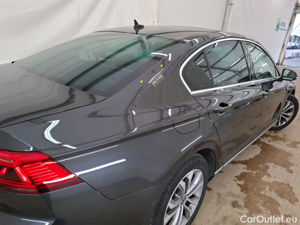  Volkswagen  Passat VOLKSWAGEN  / 2019 / 4P / Berline 2.0 TDI 150 SCR DSG7 ELEGANCE #13