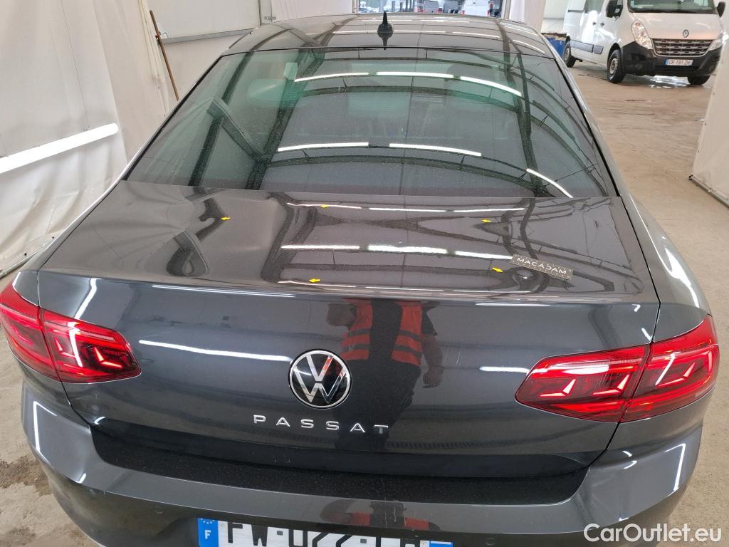  Volkswagen  Passat VOLKSWAGEN  / 2019 / 4P / Berline 2.0 TDI 150 SCR DSG7 ELEGANCE #16