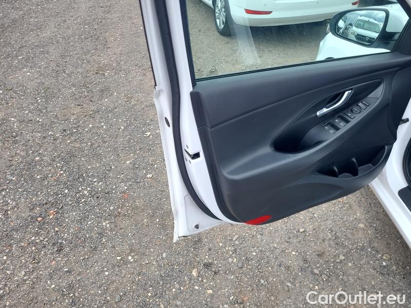  Hyundai  i30   cw (PD)(2017->)  kom.1.0TGDI 120 Smart #3