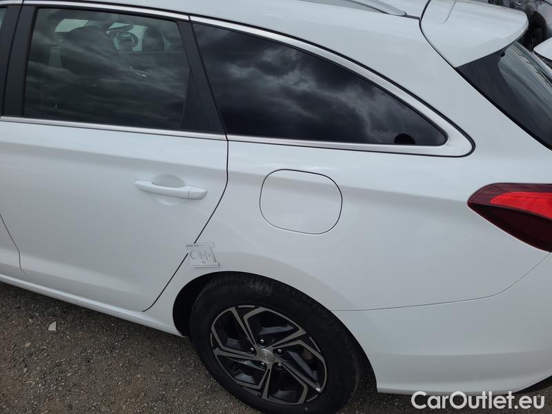  Hyundai  i30   cw (PD)(2017->)  kom.1.0TGDI 120 Smart #25