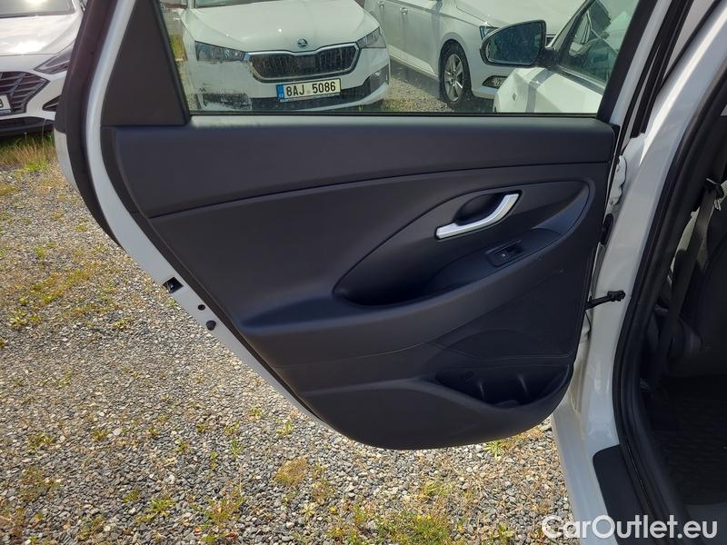  Hyundai  i30  (PD)(01.2017  ->)  kom.1.5T-GDI Family Smart #7