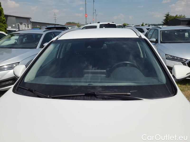  Hyundai  i30  (PD)(01.2017  ->)  kom.1.5T-GDI Family Smart #1