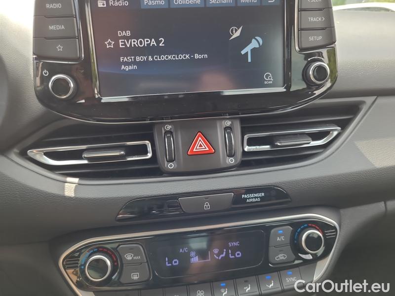  Hyundai  i30  (PD)(01.2017  ->)  kom.1.5T-GDI Family Smart #16