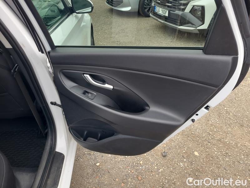  Hyundai  i30   cw (PD)(2017->)  kom.1.0TGDI 120 Smart #19