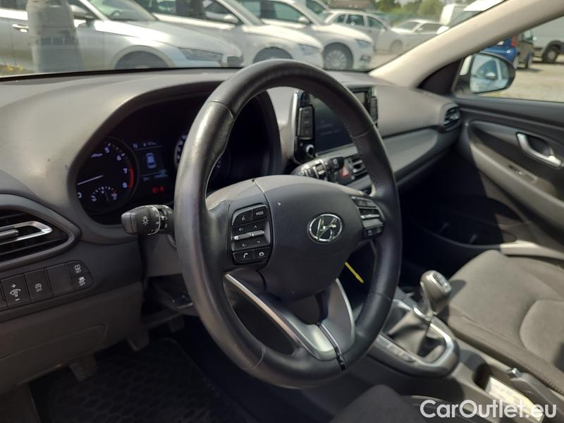  Hyundai  i30  (PD)(01.2017  ->)  kom.1.5T-GDI Family Smart #10