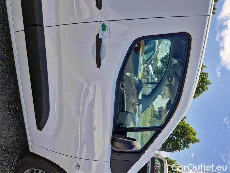  Opel  Combo  Life (E)  (2018)  1.2T 81 S&S Enjoy 4d #8