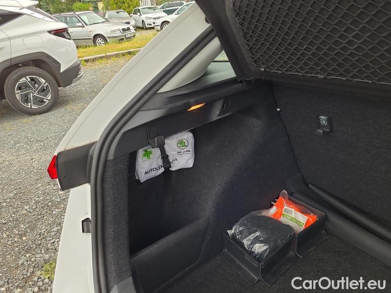  Skoda  Scala  (NW) (2019)  1.0TSI 81 Ambition 5d #9