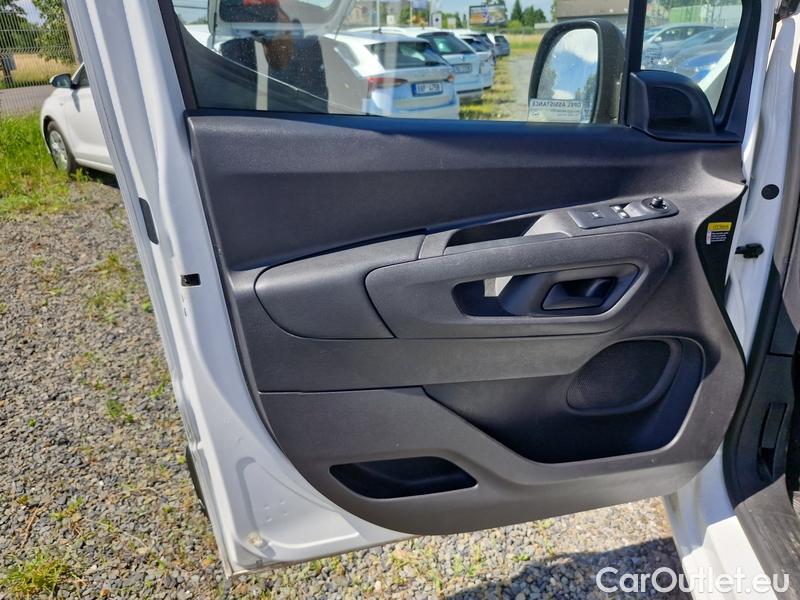  Opel  Combo  Life (E)  (2018)  1.2T 81 S&S Enjoy 4d #6
