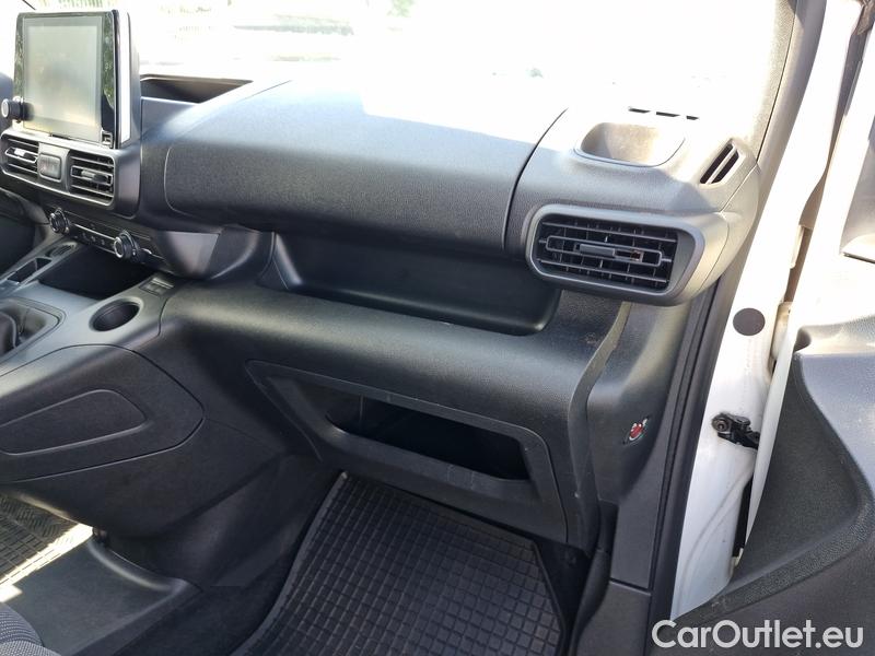  Opel  Combo  Life (E)  (2018)  1.2T 81 S&S Enjoy 4d #10
