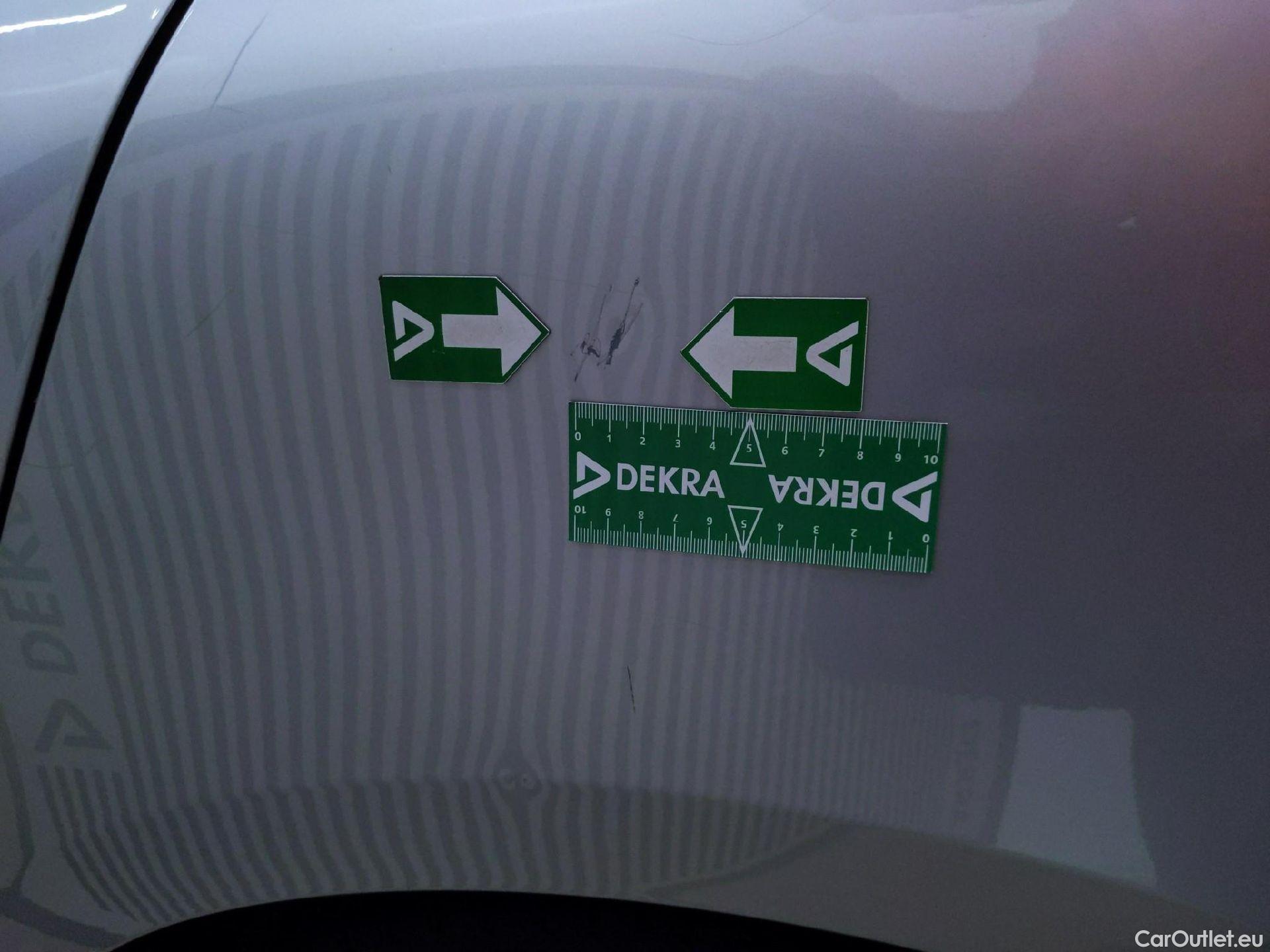  Renault  Megane  IV Berline 5pt. Limited 1.2 TCe 100CV BVM6 E6 #19