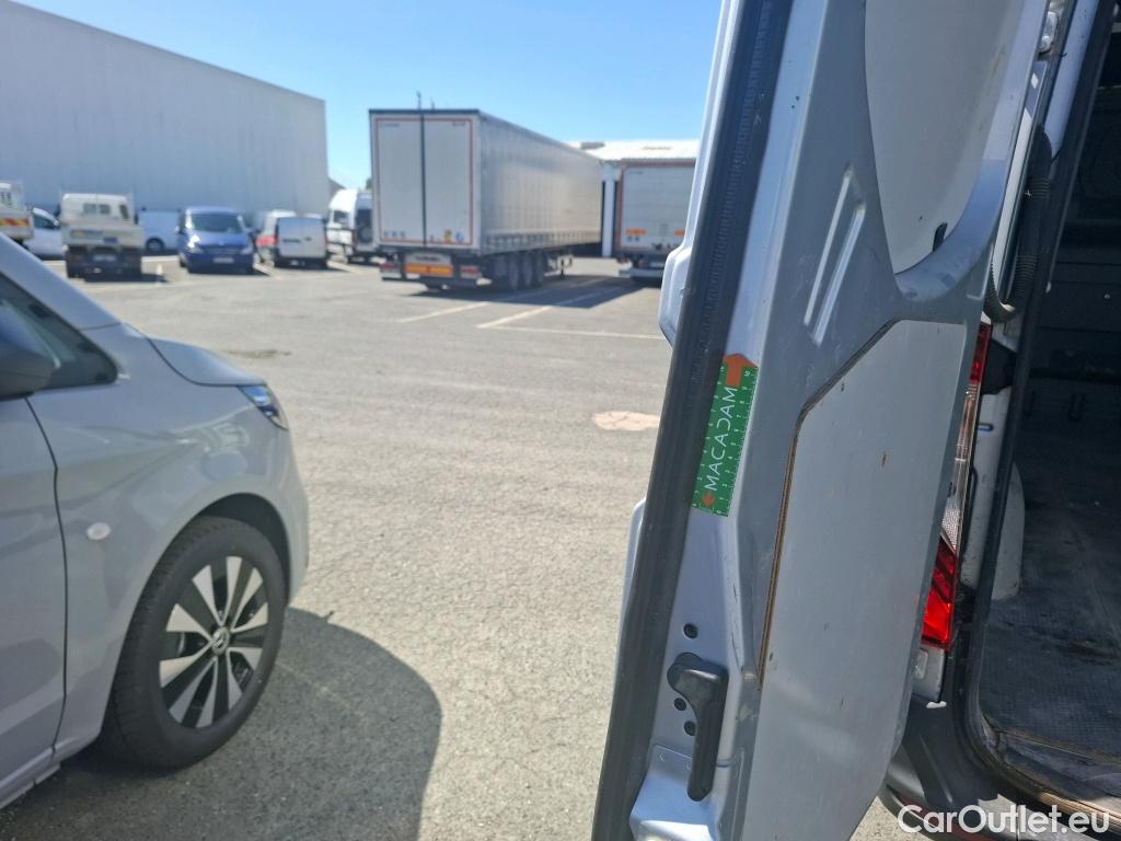 Mercedes  Sprinter MERCEDES-BENZ  / 2018 / 4P / Fourgon tôlé 317 FG 37 3,5t PRO Prop Léger #28