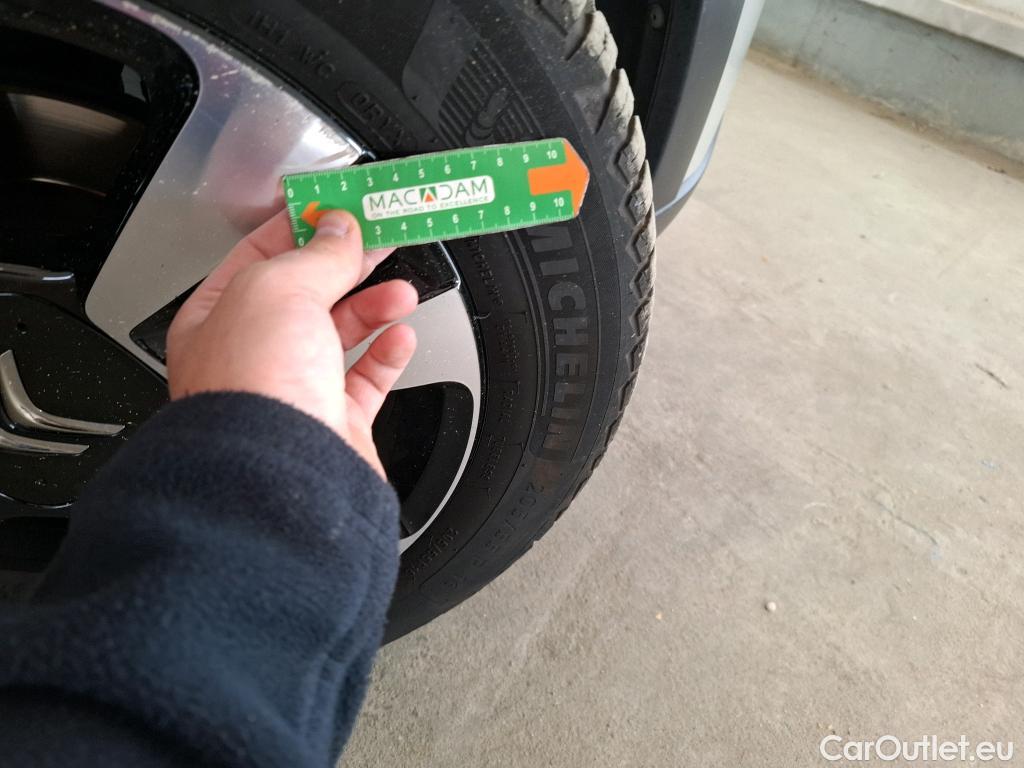  Citroen  C3 CITROEN  / 2020 / 5P / Berline PureTech 110 S&S EAT6 Shine #3