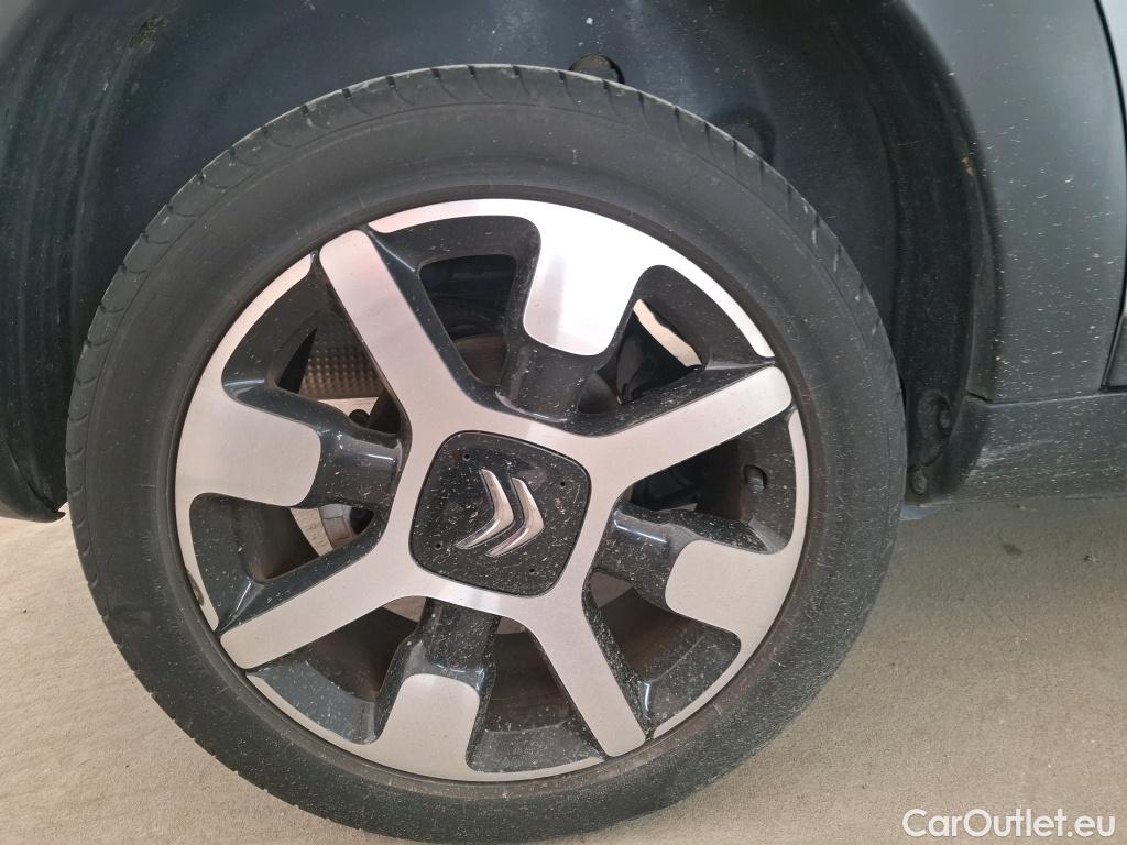 Citroen  C4 Cactus CITROEN  / 2017 / 5P / Berline PureTech 130 S&S EAT6 Shine #2