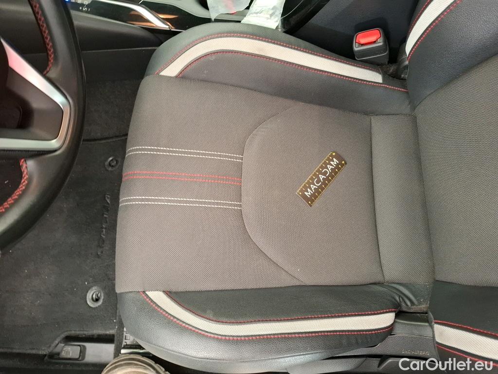  Toyota  Corolla TOYOTA  / 2018 / 5P / Berline Hybride 184h GR Sport #32